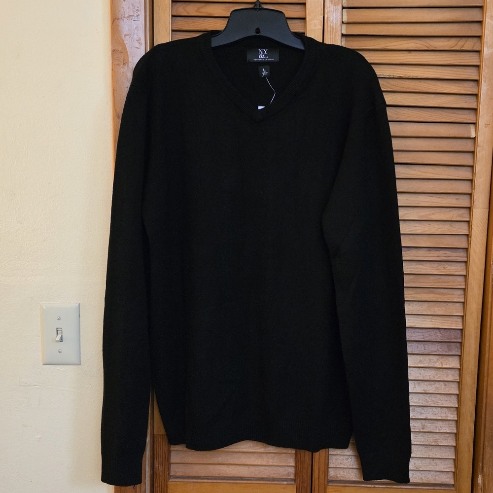 NWT New York & Company Men's V Neck Sweater Size Large